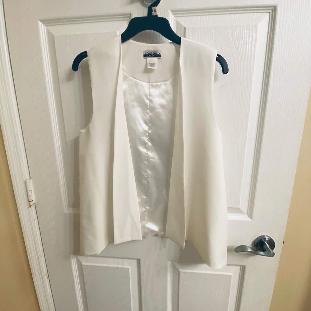 Contempo Casuals Ivory Vest Sz Small.